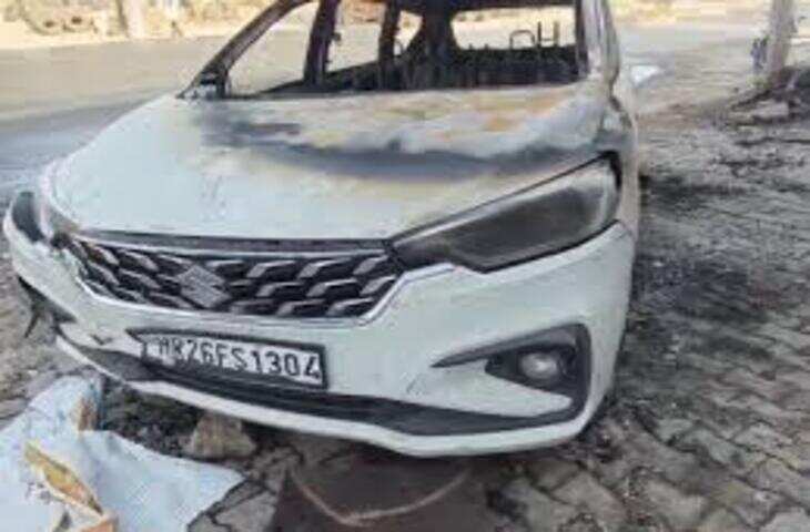 टपूकड़ा में भीषण सड़क हादसा, एक्सक्लूसिव फुटेज में देंखे तेज रफ्तार कार ट्रांसफार्मर से टकराई, वाहन में लगी आग