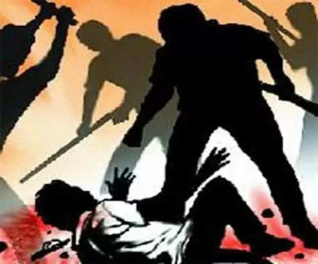 Lucknow  बाइक सवार युवकों ने बीटेक छात्र को कार से खींचकर सिर फोड़ा