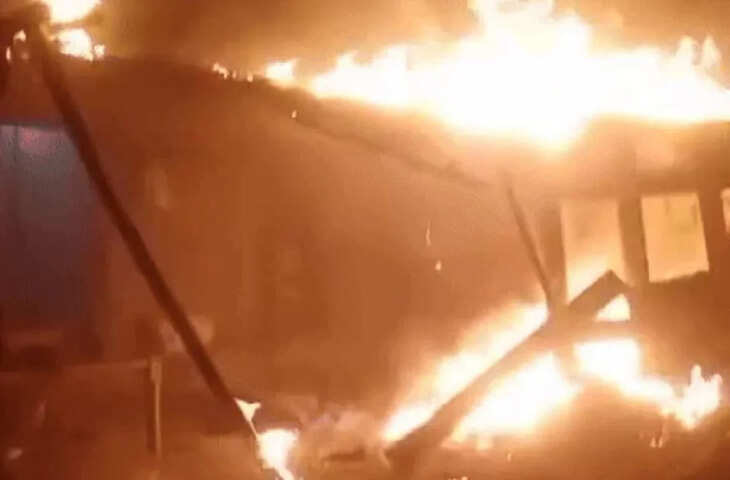 उदयपुर में देर रात सनसनी, वीडियो मे देखें चार हमलावरों ने घर में लगाई आग, नाबालिग को अगवा करने की कोशिश