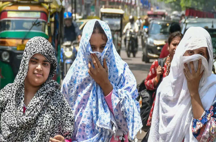 देशभर के मौसम में बड़ा बदलाव: उत्तर भारत में भीषण गर्मी जारी, केरल में मानसून की दस्तक की तैयारी, कई राज्यों में बारिश का अलर्ट