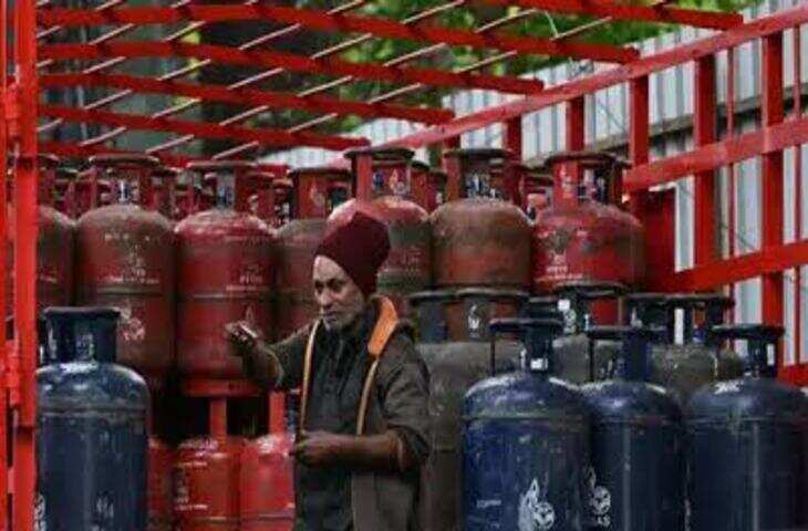 LPG Cylinder Price Today : 1 सितंबर से महंगा हुआ कमर्शियल गैस सिलेंडर, दिल्ली में 2747.50 रुपये; जानें आपके शहर का नया रेट