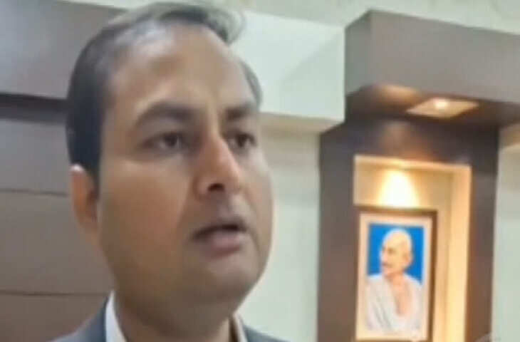 अजमेर में कलेक्टर लोकबंधु का औचक निरीक्षण, वीडियो में देखें अनुपस्थित कर्मचारियों पर सख्त कार्रवाई के निर्देश