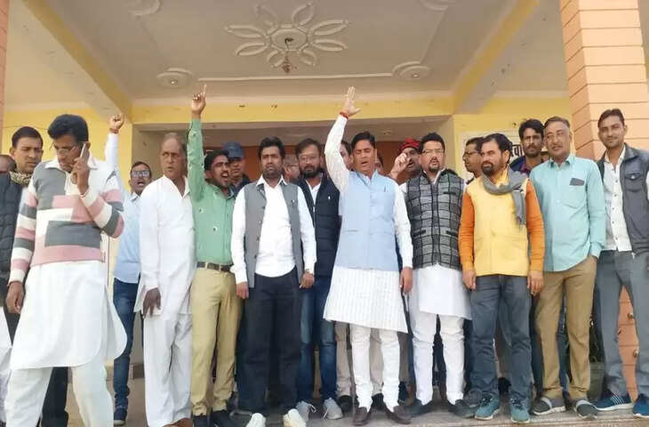 Churu में भाजपा कार्यकर्ताओं ने मंडल स्तर पर अलवर दुष्कर्म पीड़िता को न्याय दिलाने की मांग काे लेकर कलेक्टर को ज्ञापन सौंपा 