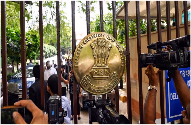 डाबर को दिल्ली हाईकोर्ट से बड़ी राहत, &lsquo;100% प्योर&rsquo; और &lsquo;100% नेचुरल&rsquo; दावों वाले उत्पादों की बिक्री पर रोक का आदेश टला