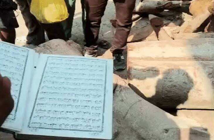 सीवान पटाखा ब्लास्ट में घर खाक, कुरान शरीफ सुरक्षित मिलने पर लोगों ने कहा- ऊपर वाले का करम; कागजात और सामान जले
