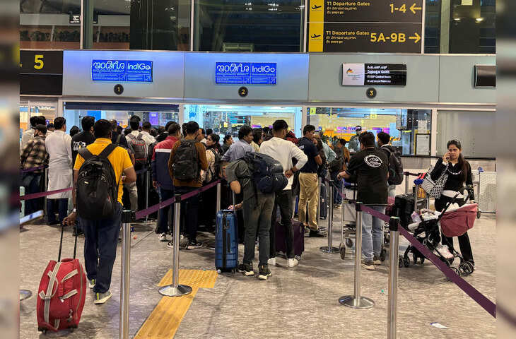 चार दिन से एयरपोर्ट्स पर हाहाकार! इंडिगो यात्रियों को 20-20 घंटे तक इंतजार, समझें क्यों एयरलाइन नहीं लागू कर पाई वीकली रेस्ट नियम