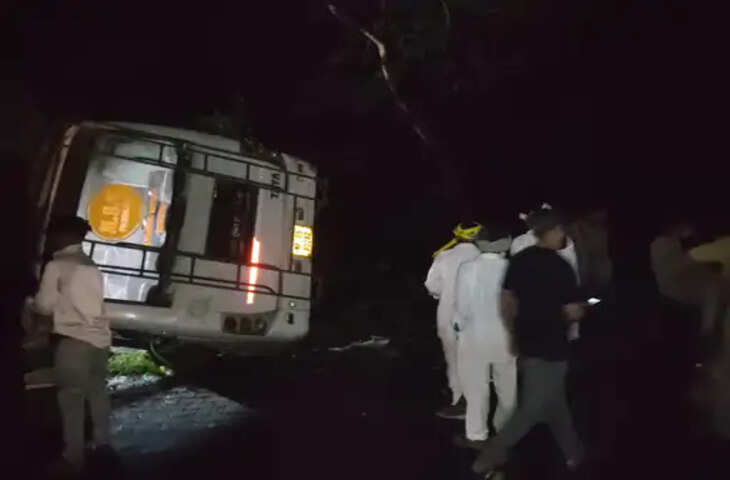 पिपरिया में बस-कार की भीषण टक्कर, 30 घायल, 15 रेफर; तेज रफ्तार और फोन पर बात करने का आरोप