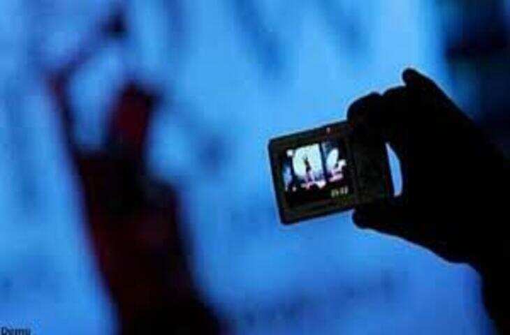 चैटिंग करते समय सहपाठी ने बनाया अश्लील वीडियो, अब किया वायरल