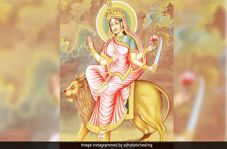 नवरात्रि का छठा दिन: जानें मां कात्यायनी की कथा, पूजा महत्व और शहद के भोग का रहस्य