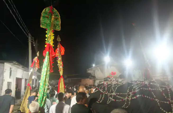 संभल के सिरसी में चेहल्लुम पर निकला शबीह-ए-ताबूत और अलम का जुलूस, गम और अकीदत में डूबे अज़ादार