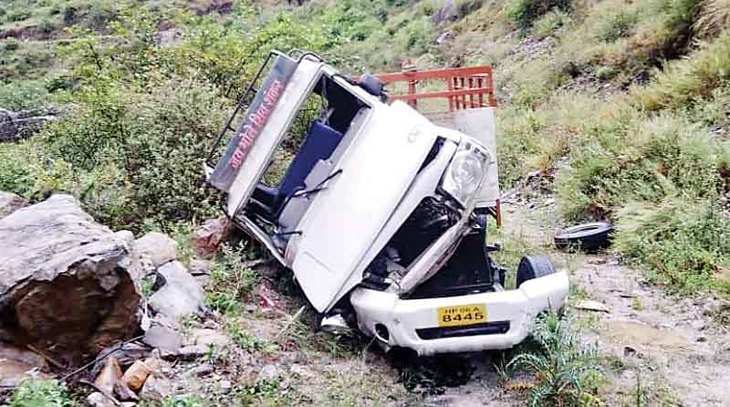Shimla खाई में गिरा पिकअप, युवक की मौत