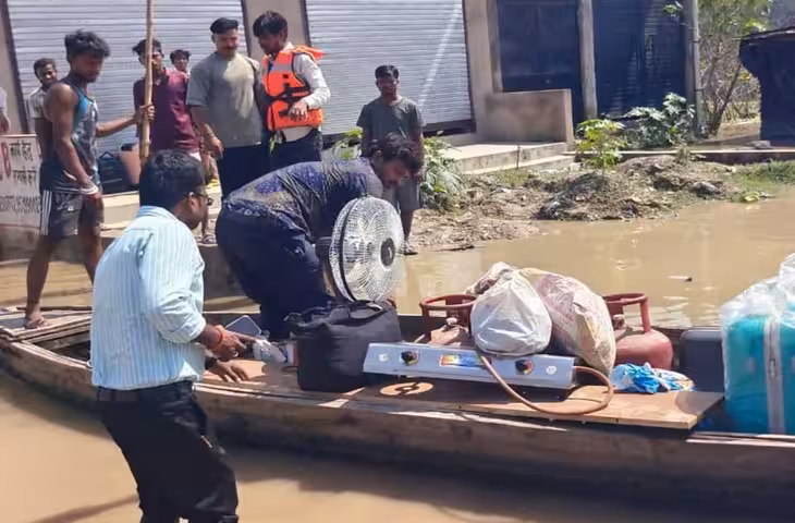 UP Flood Alert: बाढ़ पर हर घंटे नजर, सोशल मीडिया के 100 अकाउंट खंगाल रहे अफसर; 15 नावें तैनात