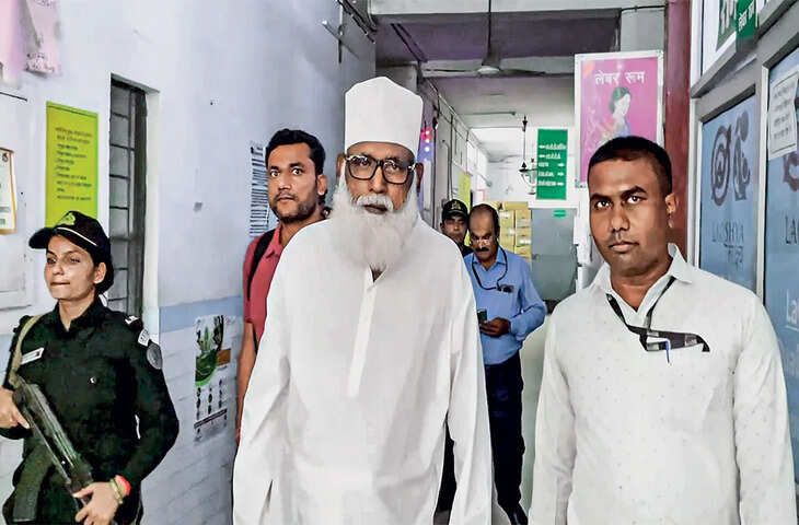 ईडी की पूछताछ में खुलेंगे &lsquo;फर्जी आस्था के धंधे&rsquo; के पन्ने, छांगुर बाबा का राजदार नवीन रोहरा बताएगा फंडिंग&nbsp;से धर्मांतरण तक के राज़&nbsp;