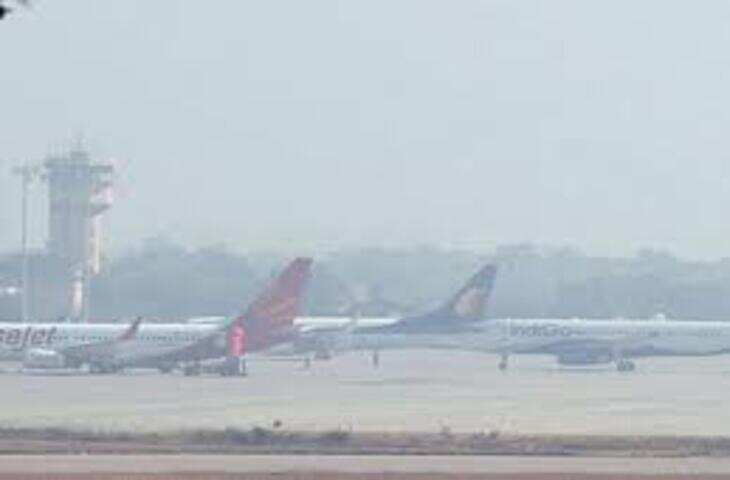 जयपुर एयरपोर्ट पर गुरुवार सुबह फ्लाइट शेड्यूल गड़बड़ा गया है। कोलकाता से जयपुर आने वाली और जयपुर से कोलकाता जाने वाली एयर इंडिया एक्सप्रेस की दो फ्लाइट (IX - 1055 और IX - 1223) आखिरी वक्त पर रद्द हो गई।