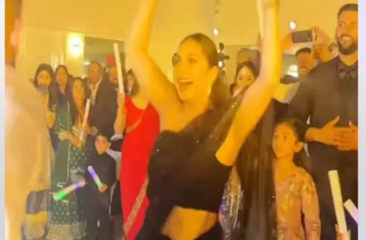 फंक्शन में महिला ने ऐसा डांस किया कि वीडियो हो गया जमकर वायरल 