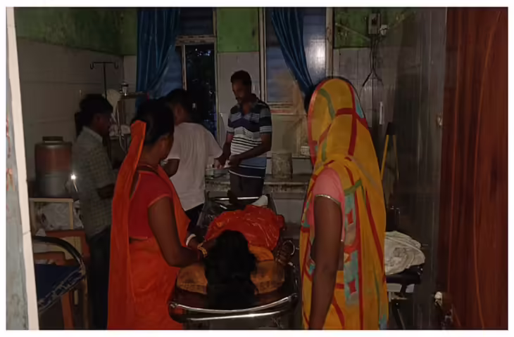 वैशाली के सदर अस्पताल में तीन घंटे बिजली गुल, इमरजेंसी वार्ड में डॉक्टरों ने टॉर्च जलाकर मरीजों का इलाज किया