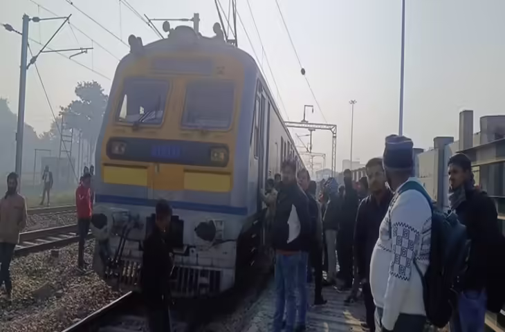 टीएडी पैसेंजर ट्रेन के पहिये में ब्रेक बाइंडिंग से धुआं, रेलवे स्टाफ ने फौरन काबू पाया