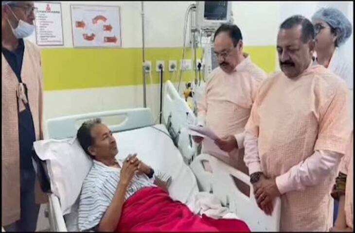 26 दिन के अनशन के बाद अस्पताल से डिस्चार्ज हुए सोनम वांगचुक, वीडियो में राजघाट पहुंचकर बोले- 'बापू का रास्ता आज भी सबसे प्रासंगिक'