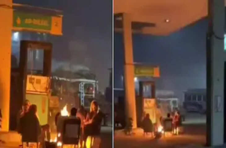 मध्यप्रदेश के मंडला जिले में पेट्रोल पंप पर हुई हथियारबंद डकैती का मामला सामने आया है। घटना का वीडियो भी सामने आया है, जिसमें नकाबपोश बदमाश वारदात को अंजाम देते नजर आ रहे हैं। बदमाश स्कॉर्पियो वाहन से पेट्रोल पंप पर पहुंचे और कट्टा दिखाकर कर्मचारियों को धमकाते हुए 93,875 रुपए लूटकर फरार हो गए।  घटना के बाद इलाके में दहशत का माहौल है। सूचना मिलने पर पुलिस मौके पर पहुंची और मामले की जांच शुरू कर दी है। पुलिस अब सीसीटीवी फुटेज और वीडियो के आधार पर आरोपियों की पहचान करने का प्रयास कर रही है।  स्कॉर्पियो से पहुंचे थे बदमाश  प्रारंभिक जानकारी के अनुसार, पेट्रोल पंप पर कुछ नकाबपोश बदमाश स्कॉर्पियो वाहन से पहुंचे। वाहन से उतरते ही उन्होंने कर्मचारियों को धमकाना शुरू कर दिया। बदमाशों के हाथों में हथियार थे, जिसके कारण कर्मचारी डर गए।  आरोप है कि बदमाशों ने कट्टा दिखाकर पेट्रोल पंप कर्मचारियों को अपने कब्जे में लिया और वहां रखी नकदी लेकर फरार हो गए।  कट्टा दिखाकर कर्मचारियों को डराया  वारदात के दौरान बदमाशों ने हथियार के बल पर कर्मचारियों को डराया। कर्मचारियों ने विरोध करने की कोशिश नहीं की, क्योंकि बदमाशों के पास हथियार थे। कुछ ही मिनटों में बदमाश नकदी लेकर मौके से निकल गए।  लूट की घटना पेट्रोल पंप पर लगे सीसीटीवी कैमरे में कैद हो गई। वीडियो सामने आने के बाद पुलिस को जांच में मदद मिल रही है।  93,875 रुपए लेकर फरार  पेट्रोल पंप संचालकों के अनुसार, बदमाश करीब 93 हजार 875 रुपए की नकदी लूटकर ले गए। घटना की जानकारी मिलते ही पुलिस को सूचना दी गई।  पुलिस ने मौके पर पहुंचकर कर्मचारियों से पूछताछ की और घटनास्थल का निरीक्षण किया। पुलिस ने सीसीटीवी फुटेज अपने कब्जे में लेकर आरोपियों की तलाश शुरू कर दी है।  आरोपियों की तलाश में जुटी पुलिस  पुलिस अधिकारियों का कहना है कि मामले की गंभीरता से जांच की जा रही है। सीसीटीवी फुटेज में दिखाई दे रहे बदमाशों और उनके वाहन की पहचान करने के प्रयास किए जा रहे हैं।  इसके अलावा आसपास के क्षेत्रों में लगे अन्य कैमरों की फुटेज भी खंगाली जा रही है, ताकि बदमाशों के आने और भागने के रास्ते का पता लगाया जा सके।  पेट्रोल पंप कर्मचारियों में डर  हथियारबंद लूट की इस घटना के बाद पेट्रोल पंप संचालकों और कर्मचारियों में डर का माहौल है। लोगों ने पुलिस से रात के समय गश्त बढ़ाने और आरोपियों को जल्द गिरफ्तार करने की मांग की है।  फिलहाल मंडला पुलिस ने मामला दर्ज कर जांच शुरू कर दी है। स्कॉर्पियो से आए नकाबपोश बदमाशों द्वारा की गई इस वारदात का वीडियो सामने आने के बाद पुलिस के सामने आरोपियों को पकड़ने की चुनौती बढ़ गई है।