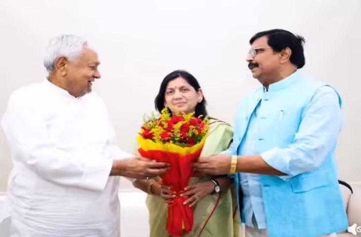 बिहार की राजनीति में पोस्टर विवाद पर गरमाई सियासत, आनंद मोहन का बयान चर्चा में