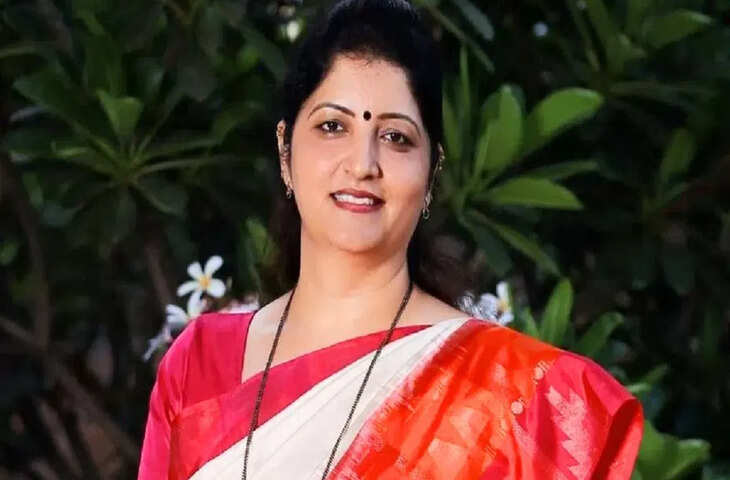 एनसीपी महिला विंग अध्यक्ष रूपाली चाकंकर ने दिया इस्तीफा, घोटाले के आरोपों के बीच सियासी हलचल तेज