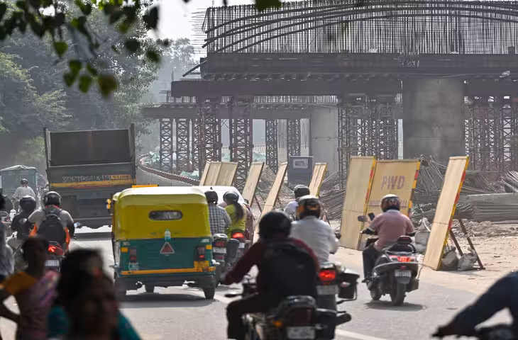 1 नवंबर से दिल्ली में वाहनों पर प्रतिबंध, सीमावर्ती रास्तों पर तैनात होंगी निगरानी टीमें