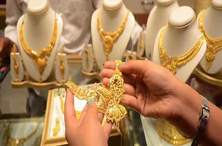 Gold-Silver Price Today: गोल्ड हुआ सस्ता, चांदी ने पकड़ी रफ्तार, जानें आपके शहर में आज क्या है भाव