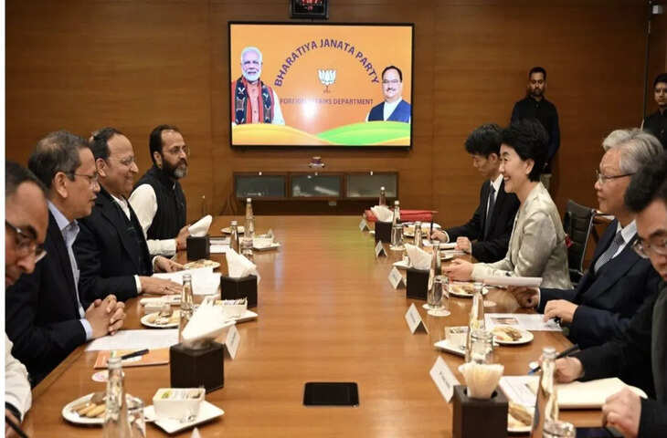 चीनी डेलिगेशन पर घमासान, कांग्रेस में दो फाड़, क्यों खामोश हो गए सलमान खुर्शीद?