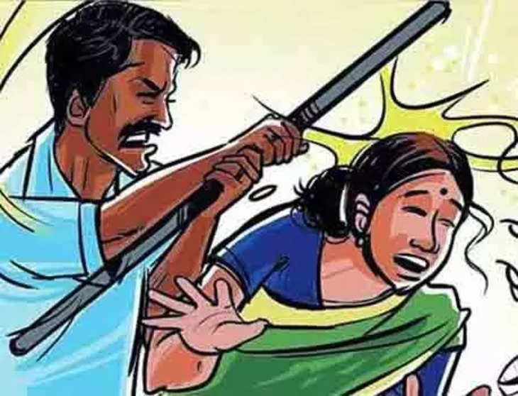 Meerut  बेटी-पत्नी को छोड़ शादी करने पहुंचे युगल को पीटा