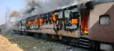 Madhya Pradesh के बैतूल में ट्रेन में आग लगी, 3 बोगियां जलकर खाक !