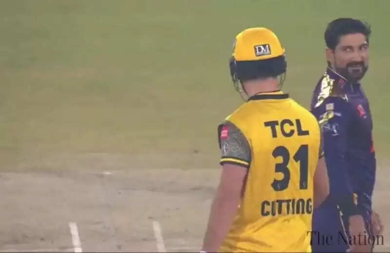 PSL 2022, Ben Cutting vs Sohail Tanvir 1.jpg