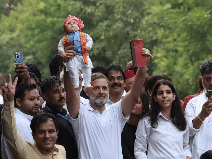 Supreme Court: राहुल गांधी समेत 11 विपक्षी नेताओं की याचिका में 14 खामियां, SIR विवाद पर आज बनेगी आगे की रणनीति