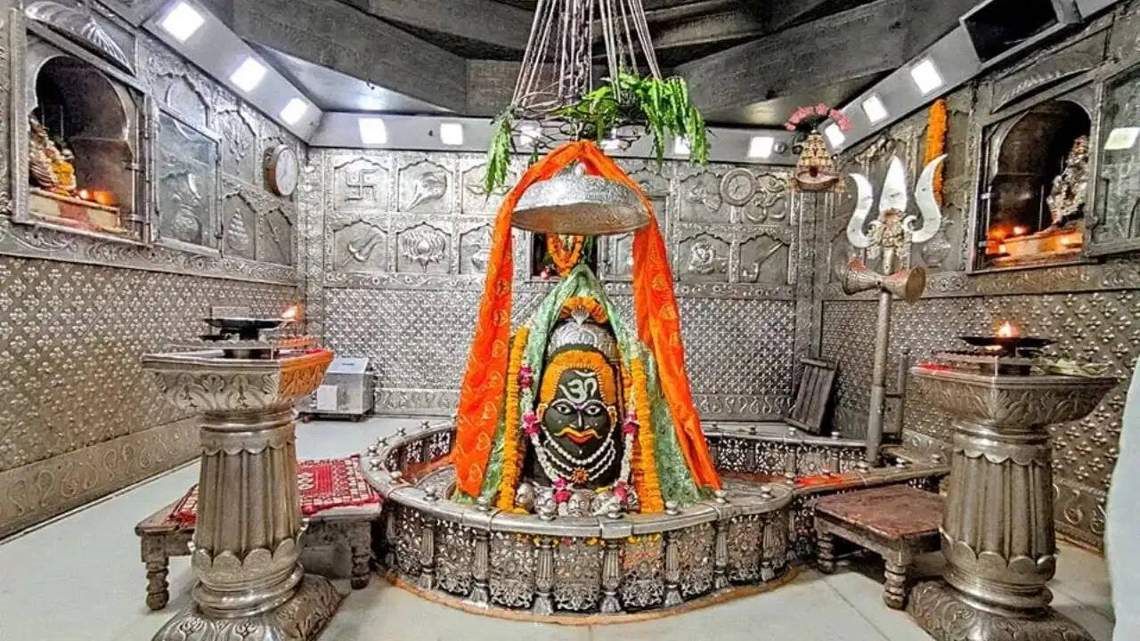 🛕 महाकालेश्वर मंदिर की आय ने तोड़े सभी रिकॉर्ड, 142 करोड़ का दान, लेकिन बढ़ा खर्च भी