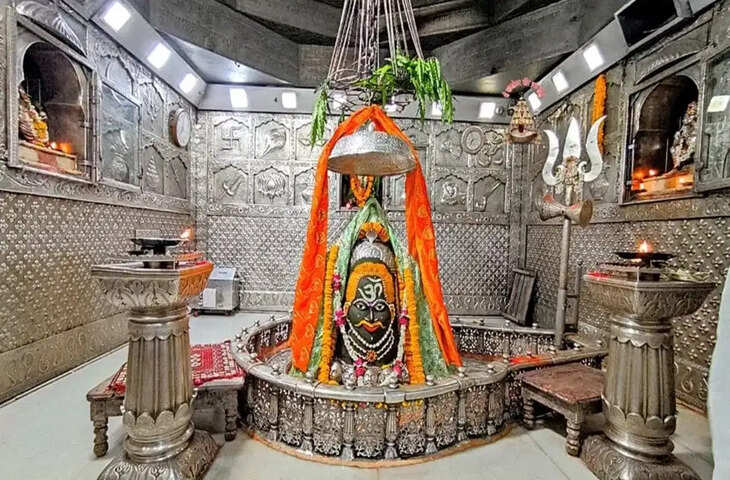 🛕 महाकालेश्वर मंदिर की आय ने तोड़े सभी रिकॉर्ड, 142 करोड़ का दान, लेकिन बढ़ा खर्च भी