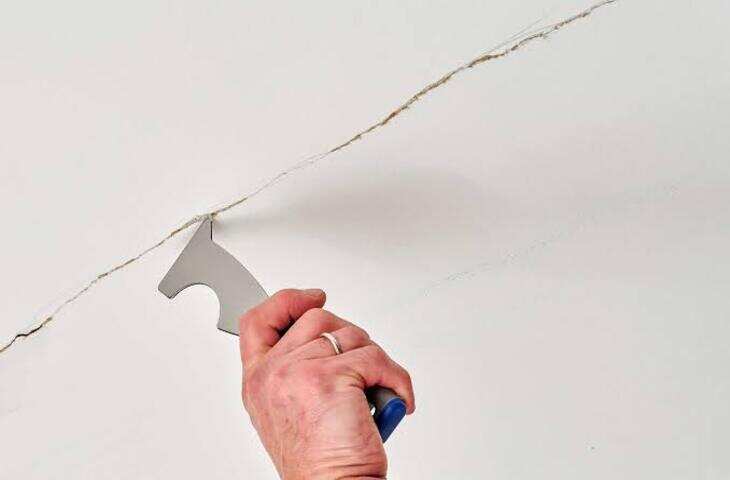 Roof Crack Repair:छत में दिख रही दरार को न करें नजरअंदाज, बारिश से पहले ऐसे करें रूफ क्रैक रिपेयर