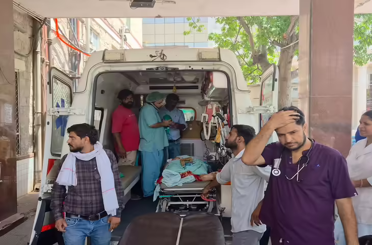 अस्पतालों की इमरजेंसी पर बढ़ता दबाव: बिना सूचना रेफर मरीजों से बिगड़ रही व्यवस्था, गंभीर मरीजों के इलाज में चुनौती