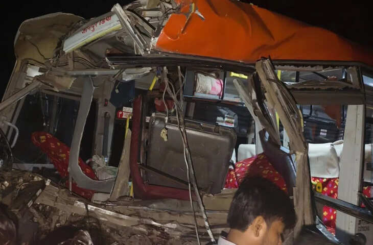 जौनपुर में सड़क हादसा: बस और ट्रक की टक्कर, पांच की मौत, सात घायल