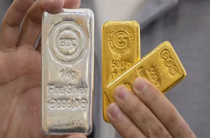 सर्राफा बाजार में बड़ी गिरावट: इस हफ्ते ₹4,000 सस्ता हुआ सोना, चांदी भी ₹11,500 फिसली; जानें ताजा भाव