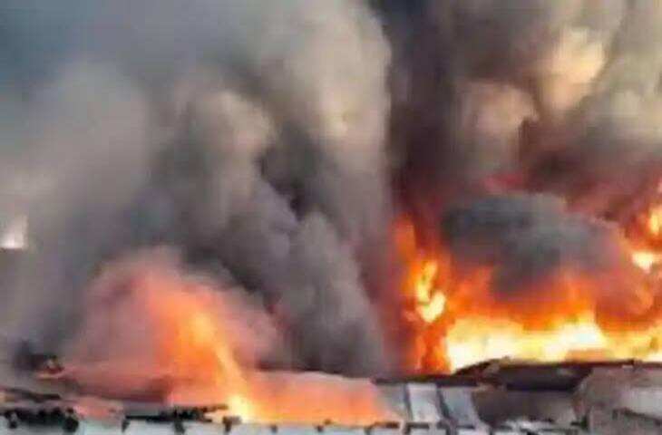 पटना सिटी में भीषण अग्निकांड: वेयरहाउस में लगी आग, 20 फीट तक उठीं लपटें, गोदाम जलकर खाक