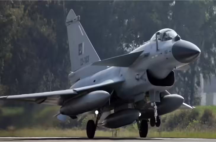 Rafale Deal 2026: भारत के 114 जेट्स के फैसले से पाकिस्तान चिंतित, चीन में छिपने पहुंचे आसिम मुनीर&nbsp;