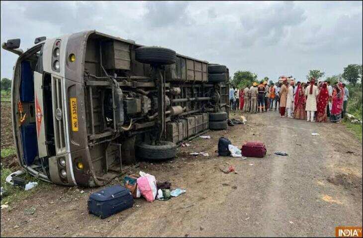 सारण में बारातियों से भरी बस पलटी, एक की मौत; पांच गंभीर घायल, देर रात हुआ हादसा