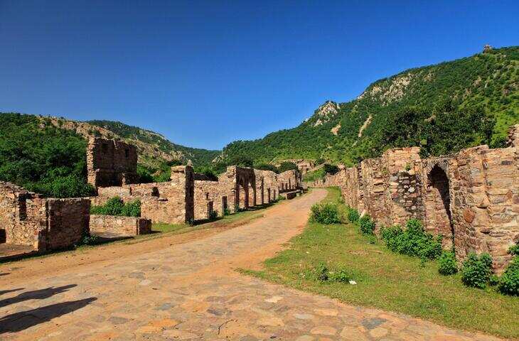 राजस्थान की रहस्यमयी धरोहर, जहां सूरज ढलने के बाद जाना माना जाता है