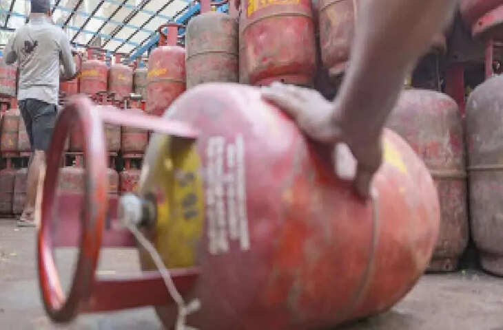 हापुड़ में LPG सिलेंडर की किल्लत से टली शादी, प्रीतिभोज की तैयारी अटकी, परिवार परेशान