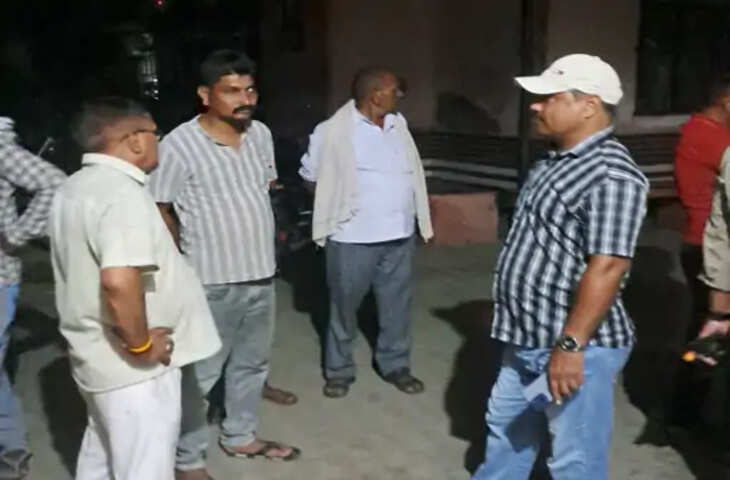 सादाबाद-राया मार्ग पर दो बाइकों की आमने-सामने भिड़ंत, तीन लोग गंभीर घायल; आगरा रेफर