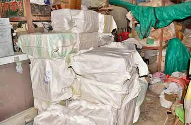 सतना में बड़ी कार्रवाई: बंद गोदाम से 28 लाख का नशीला सिरप और गांजा बरामद