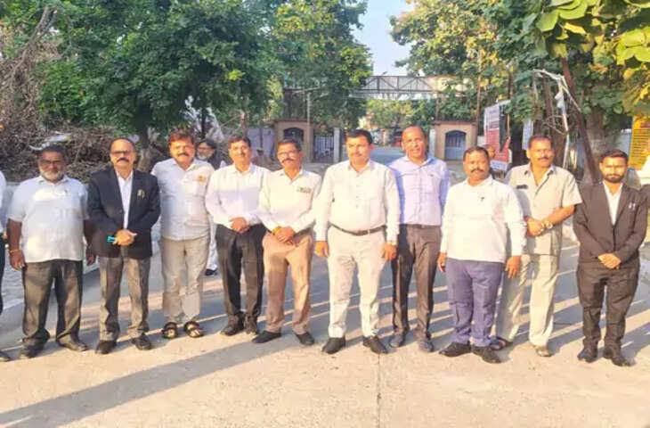 बलरामपुर में अधिवक्ताओं का आंदोलन जारी, आज न्यायिक कार्यों से पूरी तरह विरत रहेंगे वकील