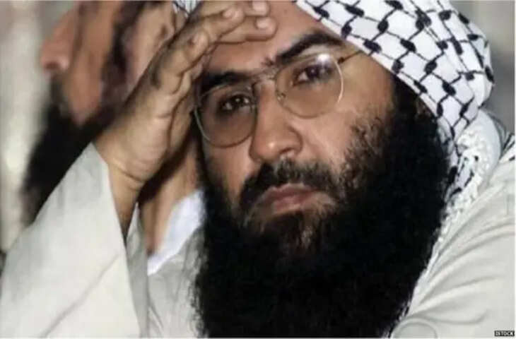 भारत के मोस्ट वांटेड आतंकी पर पाकिस्तान का बड़ा एक्शन, पुलवामा और पठानकोट हमले के आरोपी मसूद अजहर पर 70 लाख का इनाम