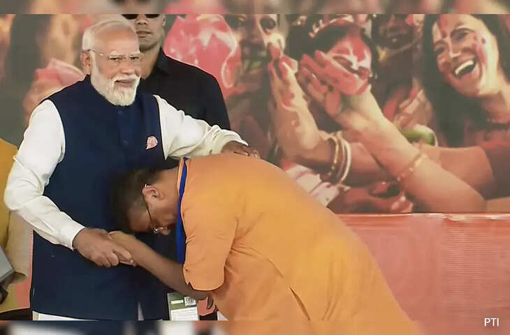 पश्चिम बंगाल में पहली बार भाजपा सरकार, वीडियो में जाने सुवेंदु अधिकारी ने ली CM पद की शपथ; PM मोदी ने बुजुर्ग कार्यकर्ता के छुए पैर