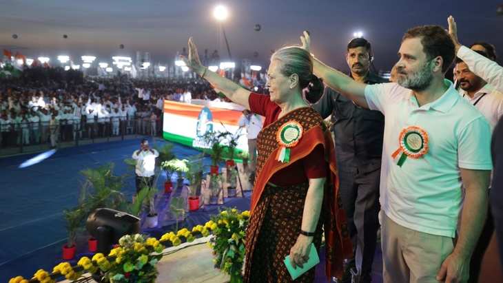 तेलंगाना में कांग्रेस ने किया 6 गारंटियों का ऐलान: सोनिया गांधी बोली-राज्य को नई ऊंचाइयों पर ले जाना हमारा कर्तव्य