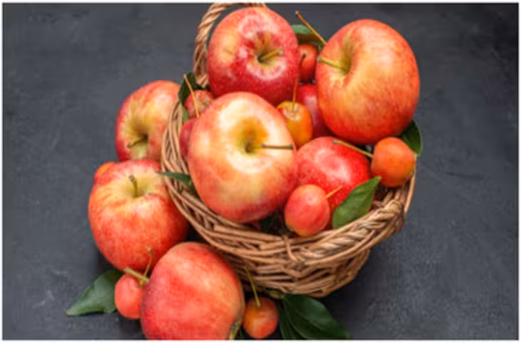 Apple Buying Tips: बाजार में मीठे सेब खरीदने के लिए अपनाएं ये 5 आसान तरीके, सिर्फ लाल रंग देखकर न करें फैसला